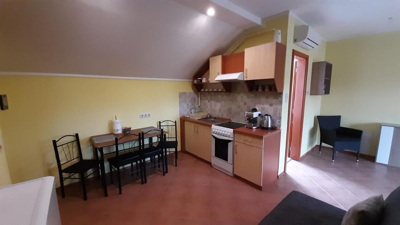 Rozmaring Apartmanok Gyula Ngoại thất bức ảnh