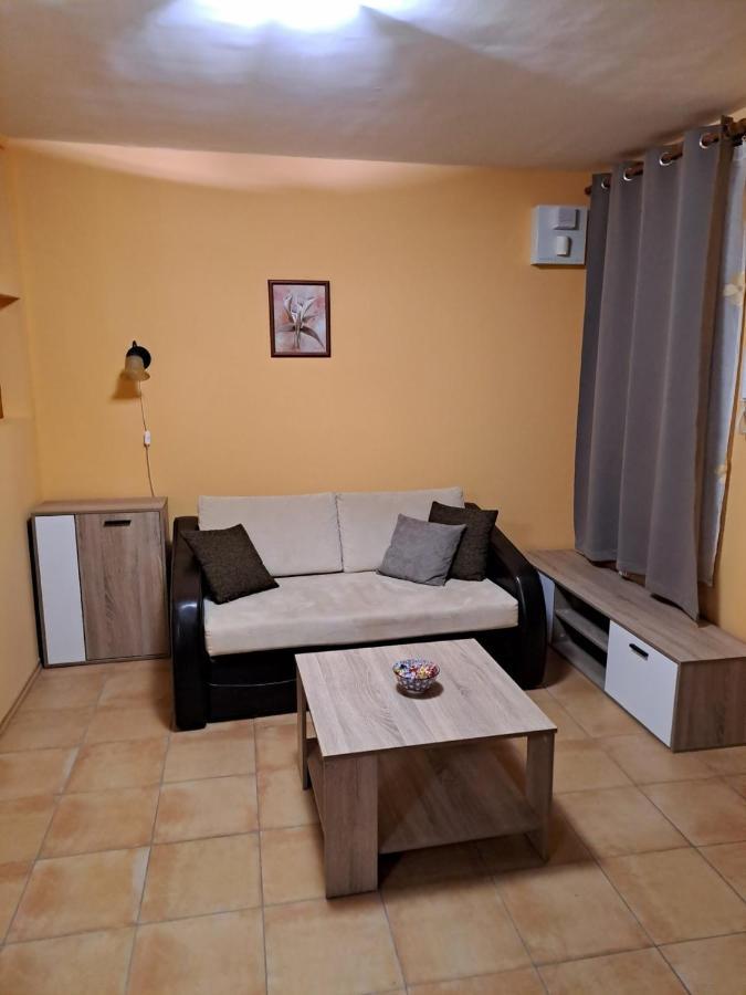 Rozmaring Apartmanok Gyula Ngoại thất bức ảnh