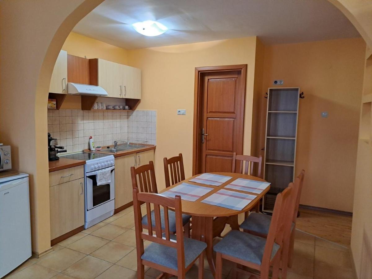 Rozmaring Apartmanok Gyula Ngoại thất bức ảnh