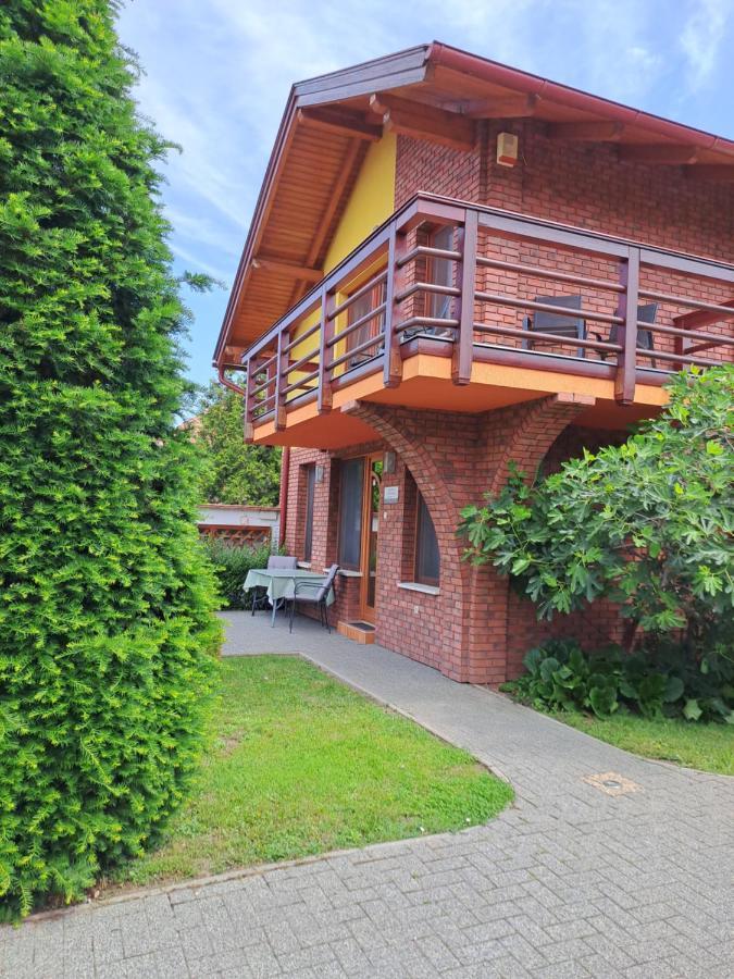 Rozmaring Apartmanok Gyula Ngoại thất bức ảnh