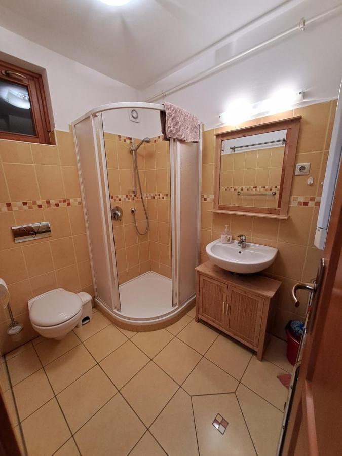 Rozmaring Apartmanok Gyula Ngoại thất bức ảnh