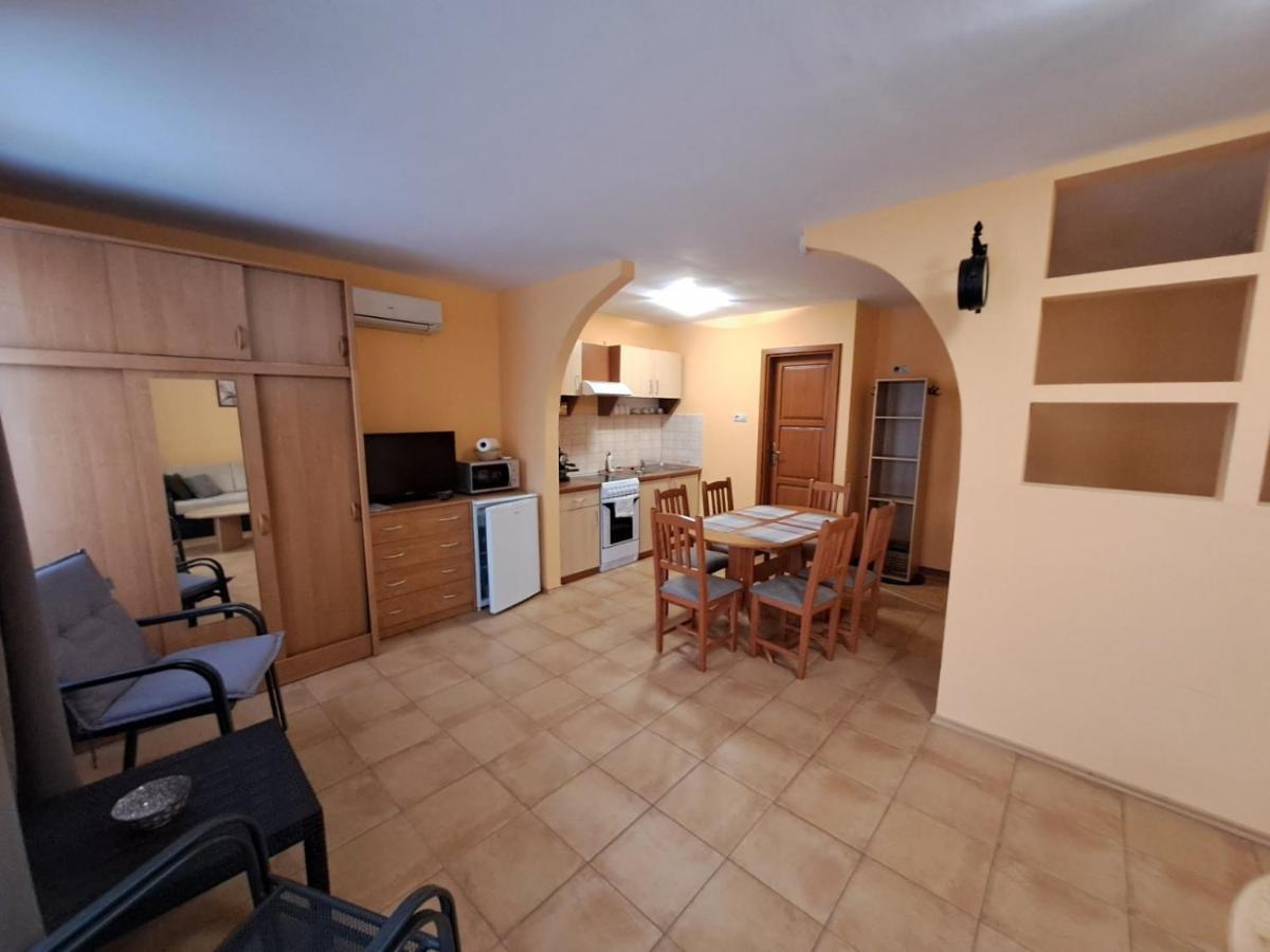 Rozmaring Apartmanok Gyula Ngoại thất bức ảnh