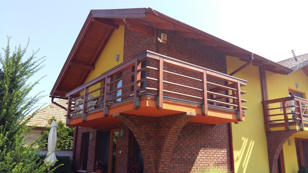 Rozmaring Apartmanok Gyula Ngoại thất bức ảnh