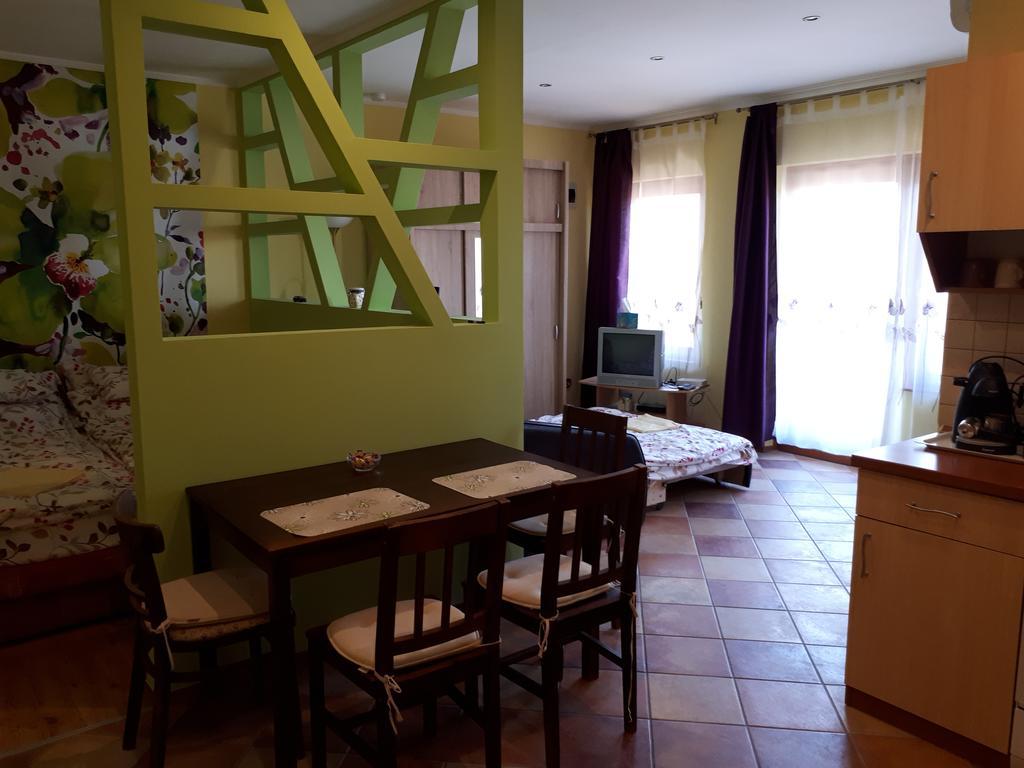 Rozmaring Apartmanok Gyula Ngoại thất bức ảnh