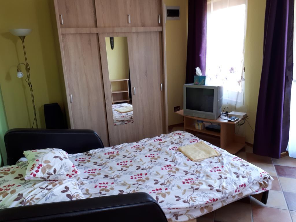 Rozmaring Apartmanok Gyula Ngoại thất bức ảnh