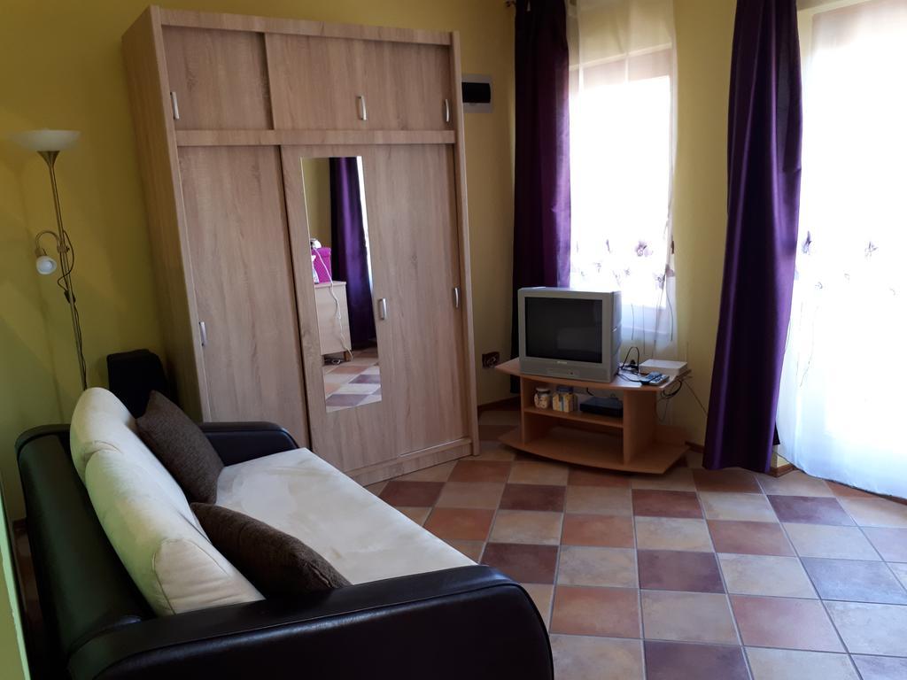 Rozmaring Apartmanok Gyula Ngoại thất bức ảnh