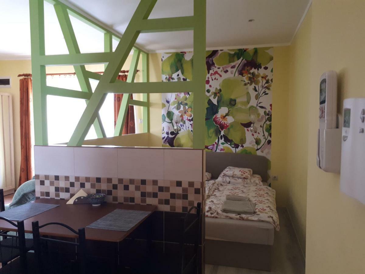 Rozmaring Apartmanok Gyula Ngoại thất bức ảnh