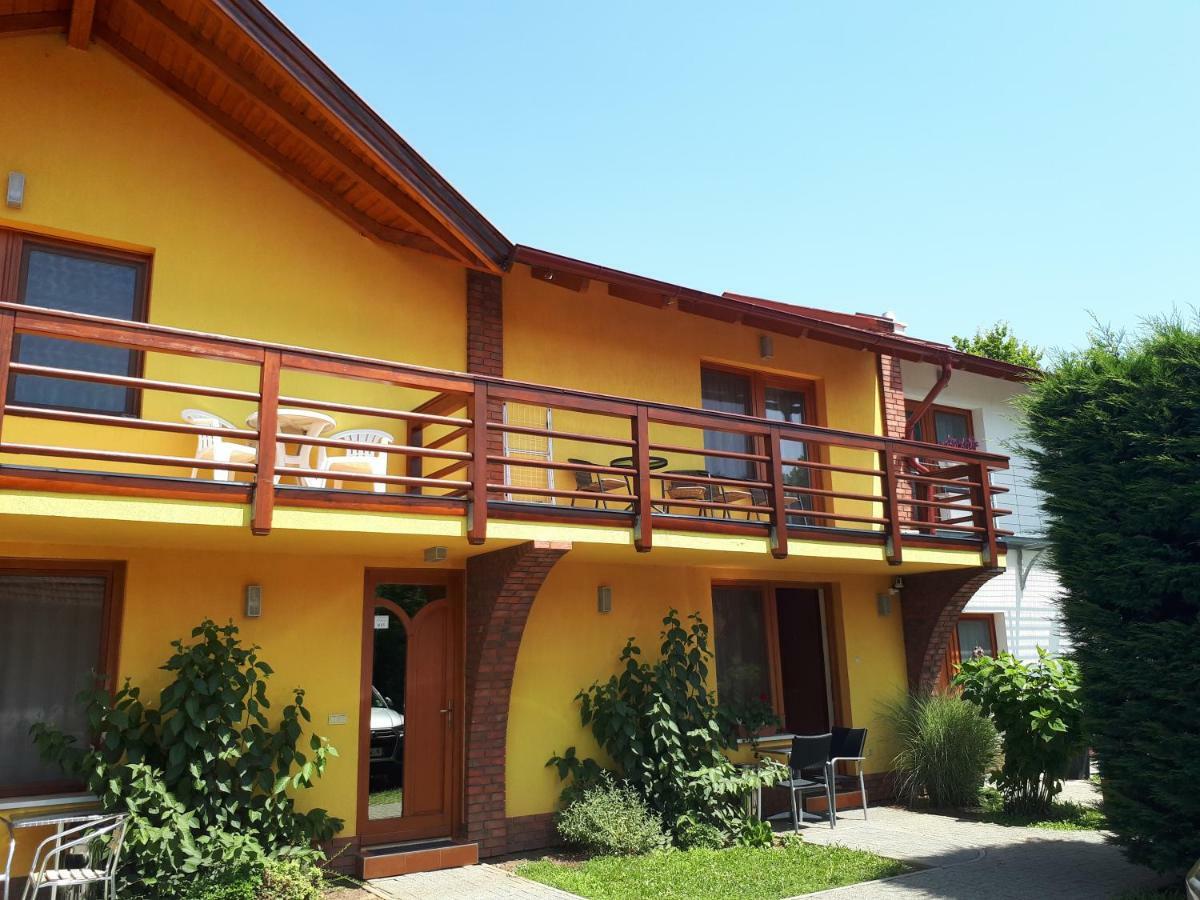 Rozmaring Apartmanok Gyula Ngoại thất bức ảnh